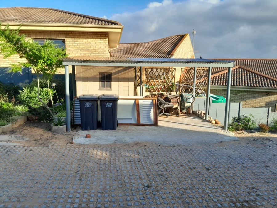 3 Bedroom Property for Sale in Stilbaai Wes Western Cape